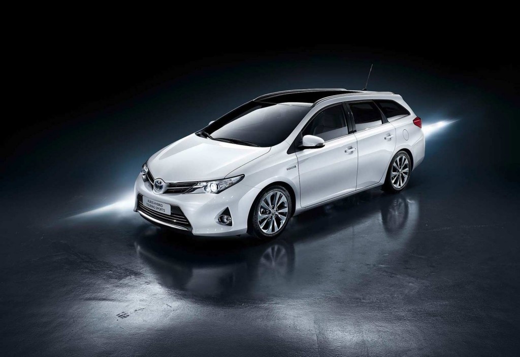 Экстерьер новой Toyota Auris 2013